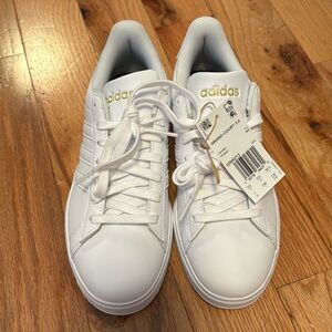 Adidas size 7 Grand Court 2.0 White
